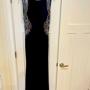 Beautiful dress brand new never been used.